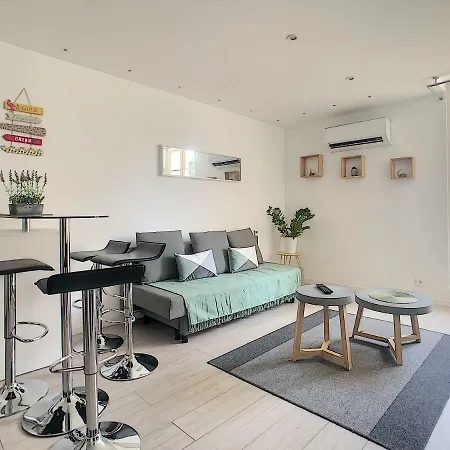 9 Calmette Apartment *